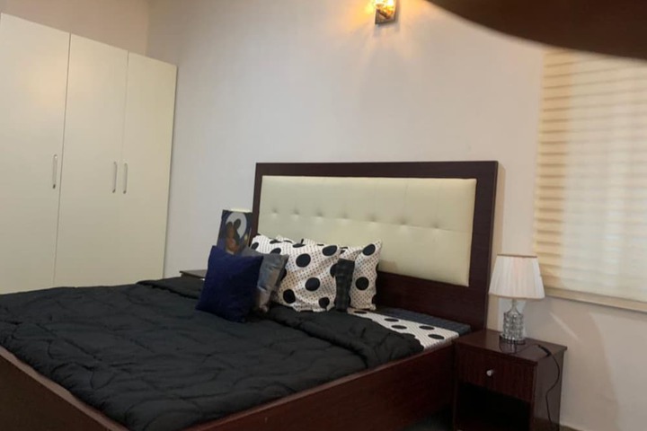 Room 8 of 33