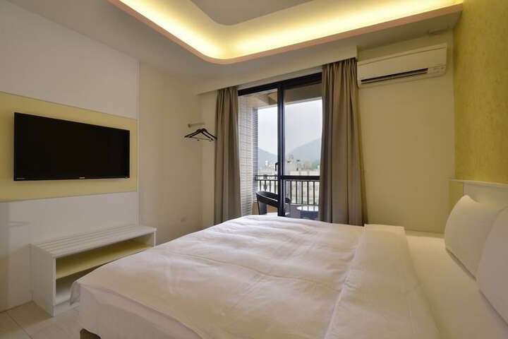 Room 2 of 28