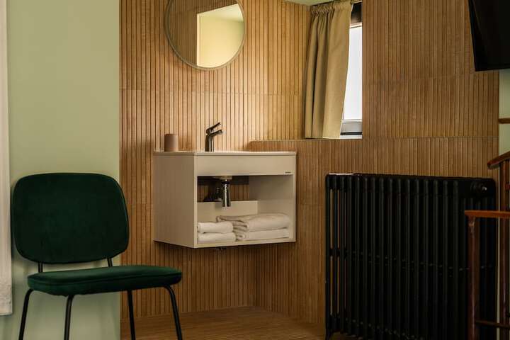 Room 53 of 74