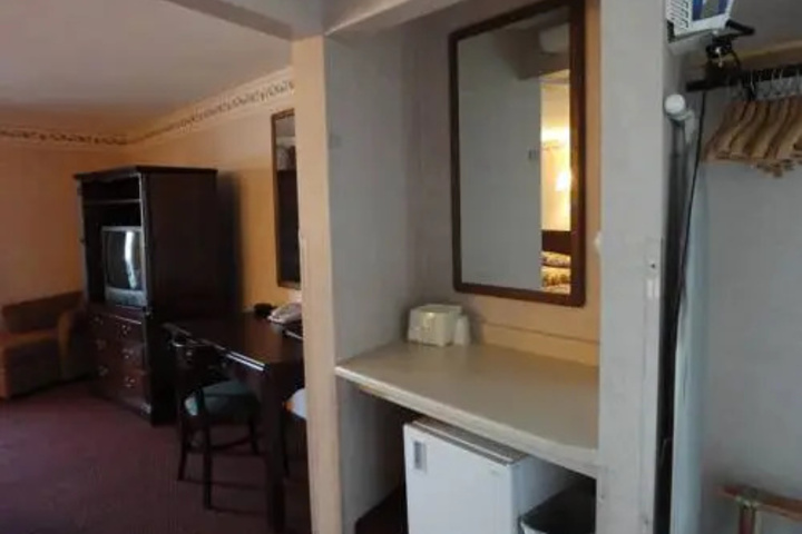 Room 2 of 7