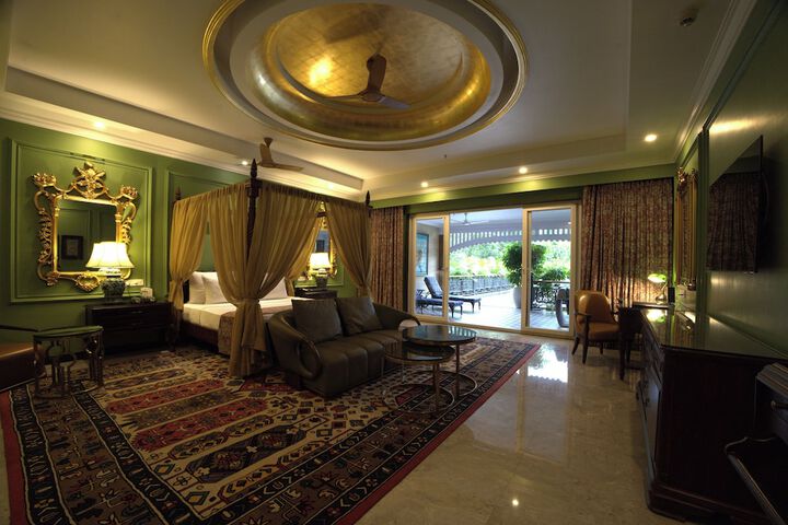 Room 6 of 32