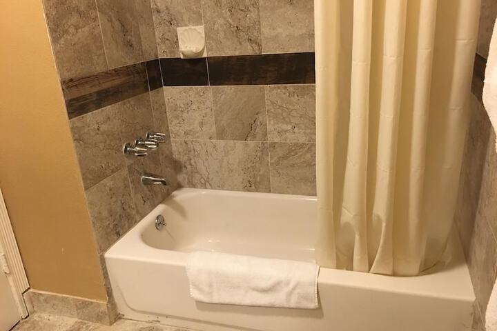 1 Queen Bed (11 of 15)
