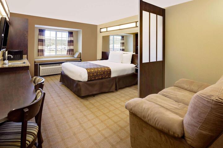 2 Queen Beds Mobility Accessible (12 of 17)