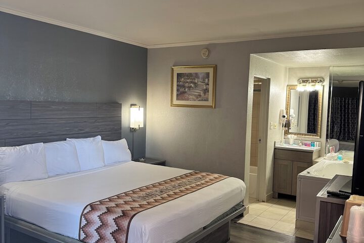 Room 12 of 25