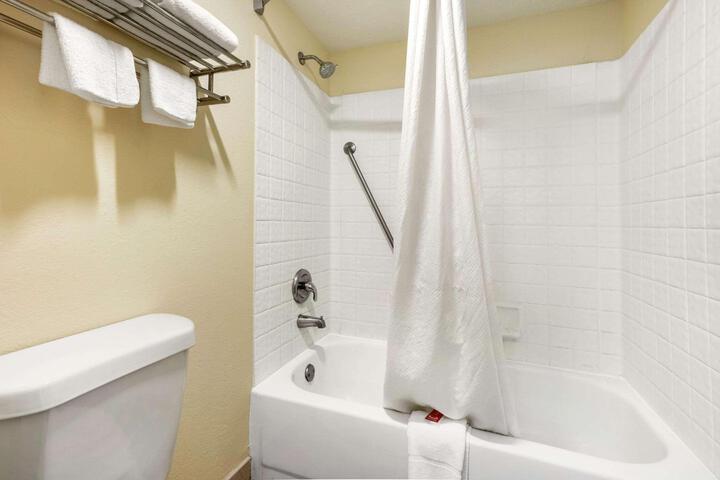 2 Double Beds (8 of 10)