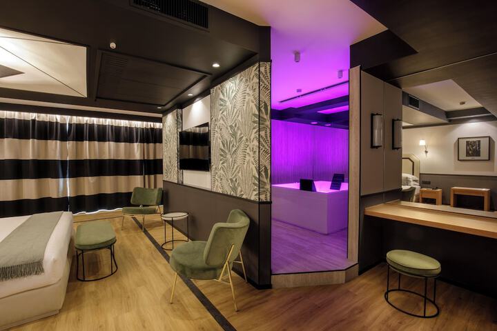 Room 12 of 23