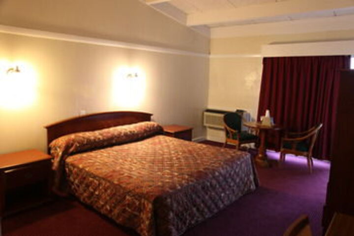 Room 4 of 15