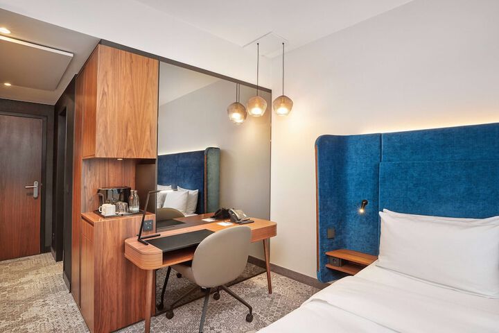 Room 13 of 39