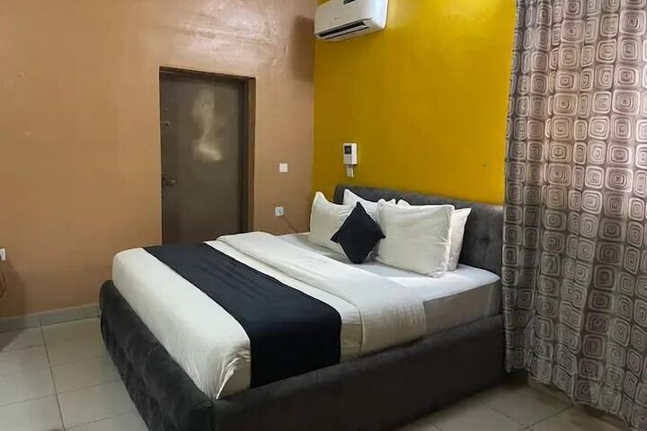 Room 5 of 25