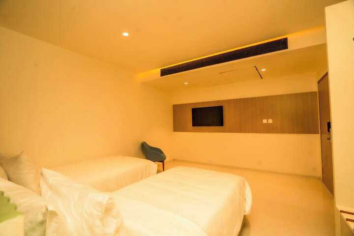 Room 11 of 72