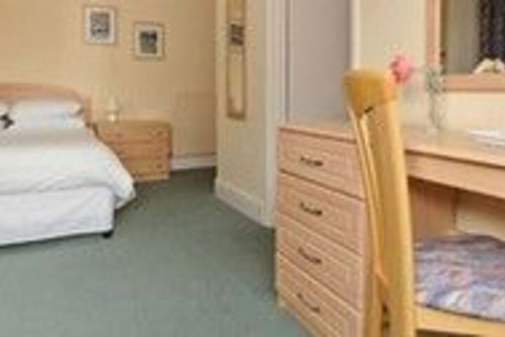 Room 4 of 10