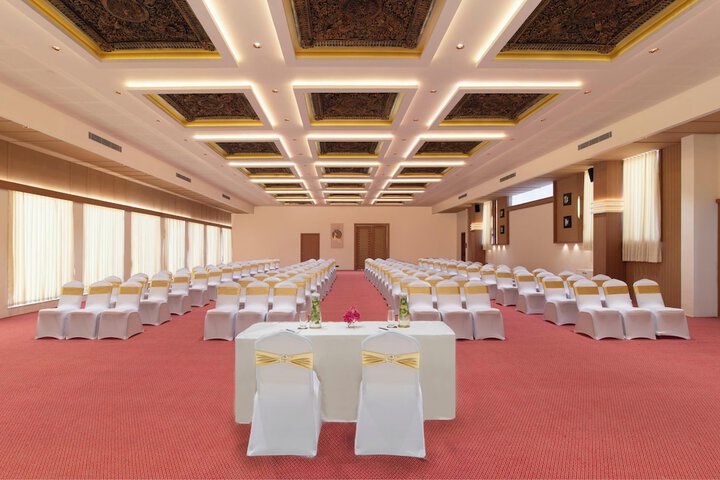 Ballroom/Hall 61 of 72