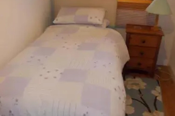 Room 4 of 8