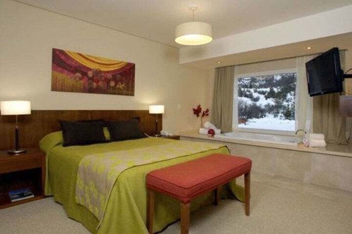 Room 2 of 32