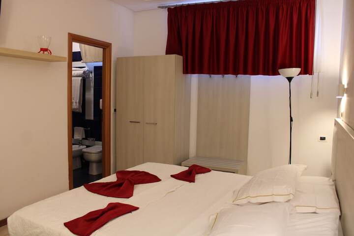 Room 21 of 38