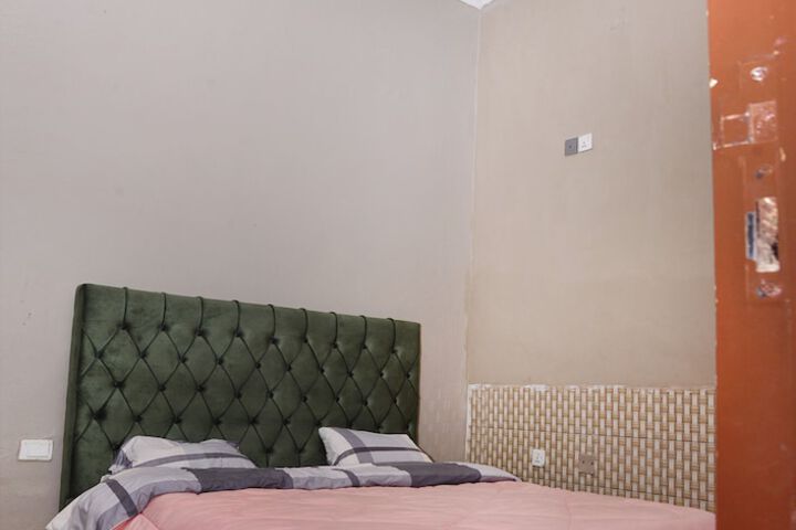Room 6 of 25