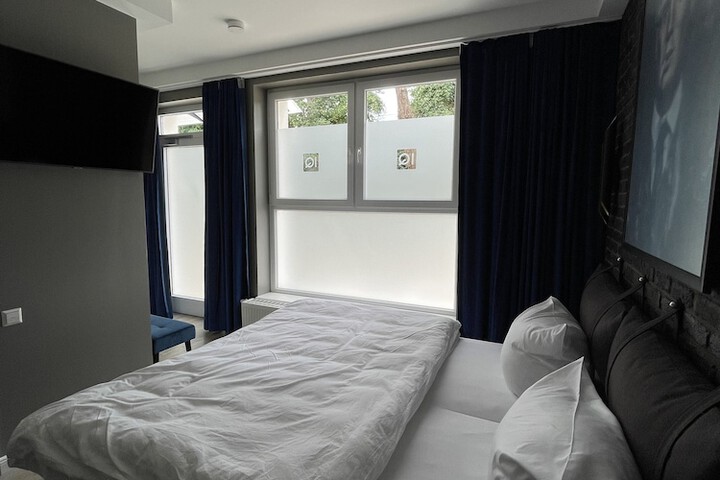 Room 8 of 63
