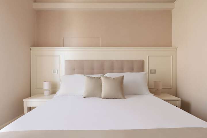 Room 4 of 32