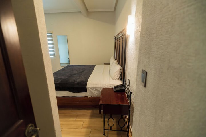 Room 42 of 102