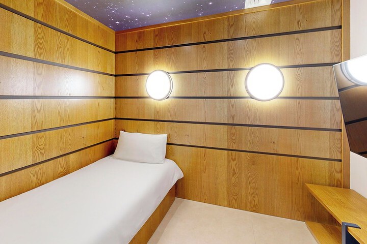 Room 35 of 136