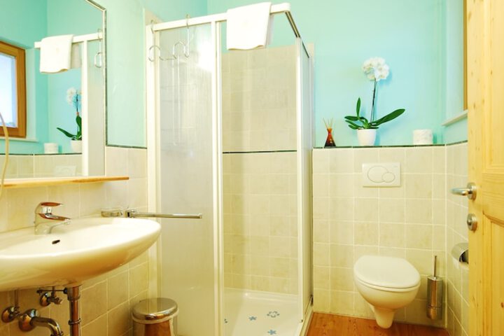 Room 9 of 29