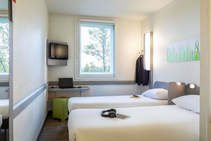 Room 14 of 42