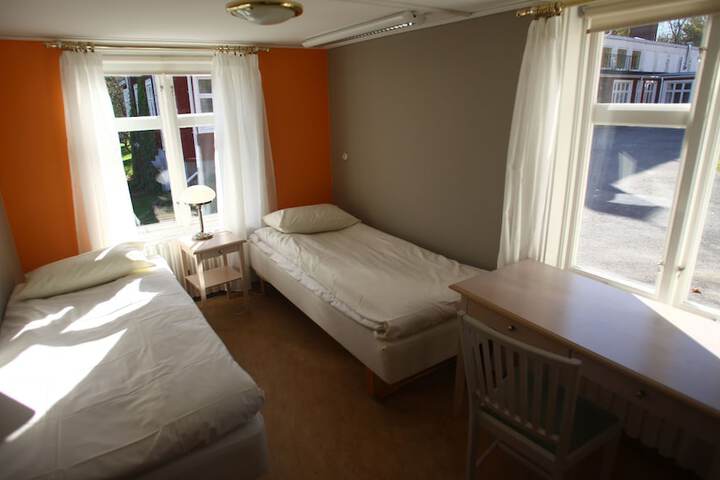Room 2 of 27