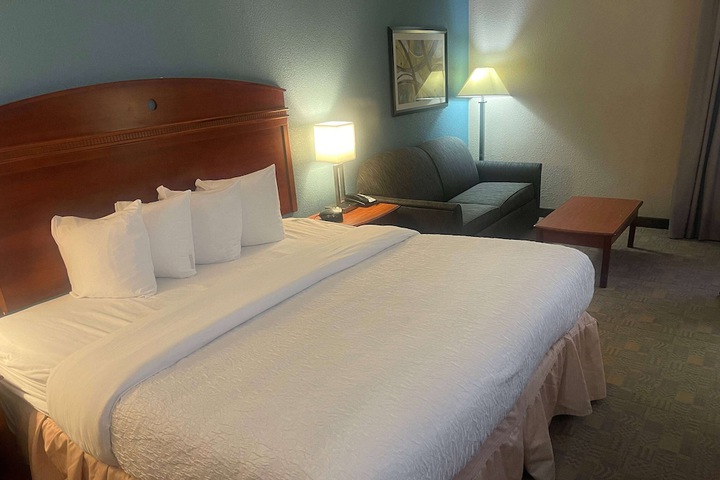 1 Double Bed Mobility Accessible Bathtub with Grab Bars (3 of 14)