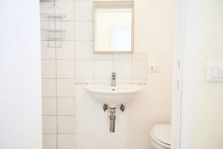 Room 4 of 26