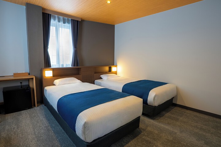 Room 9 of 39