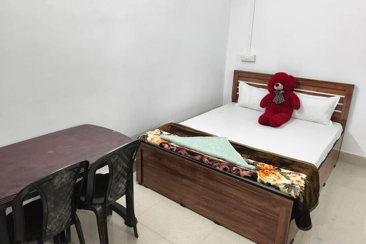 Room 6 of 17