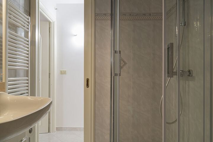 Room 16 of 21