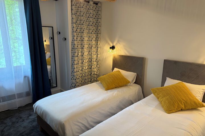 Room 6 of 28