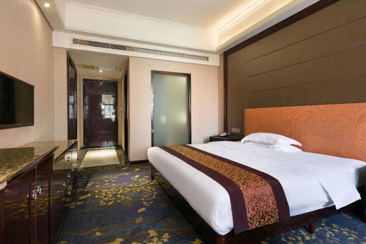Room 27 of 32