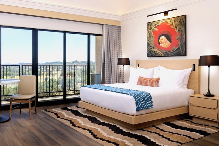 1 King Bed Balcony (3 of 14)