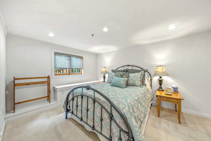 Room 3 of 28
