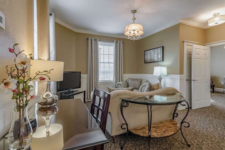 1 King Bed Suite (4 of 15)