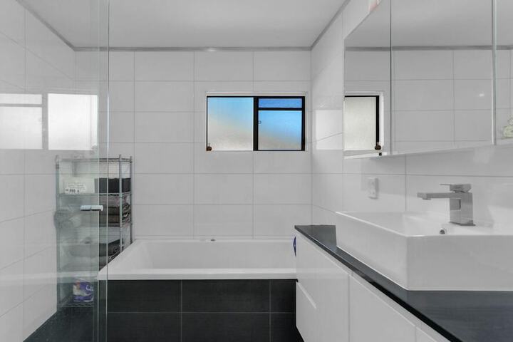 Room 2 of 3