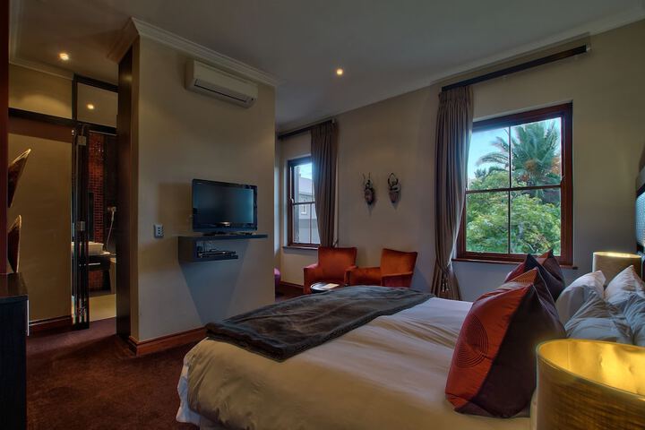 Room 4 of 66