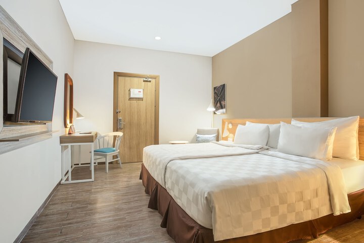 Room 5 of 92