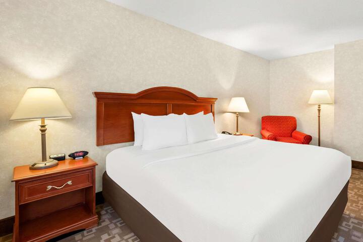 Standard | King Bed (7 of 13)