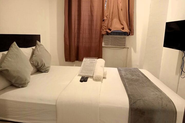 Room 11 of 24