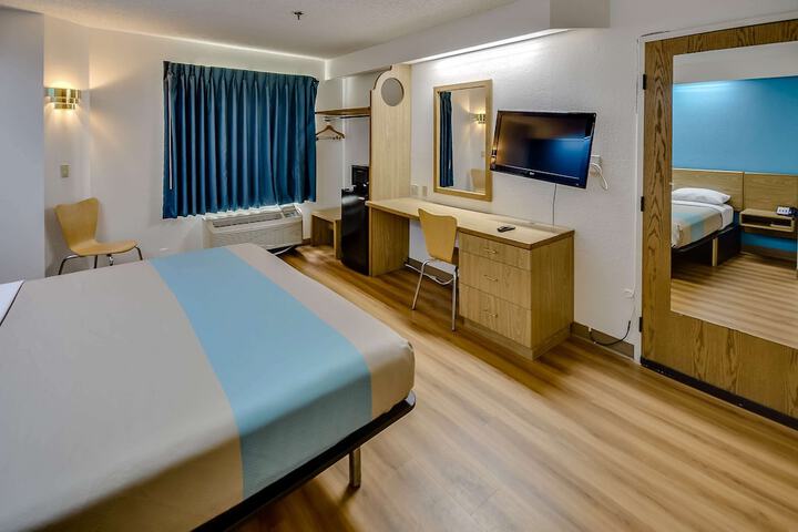 Room 8 of 27
