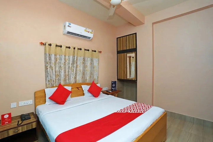 Room 4 of 12