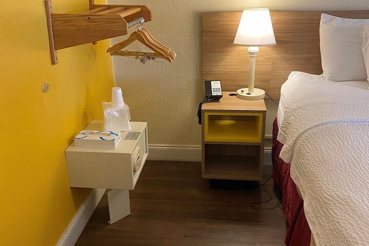 Queen Bed Accessible (5 of 5)