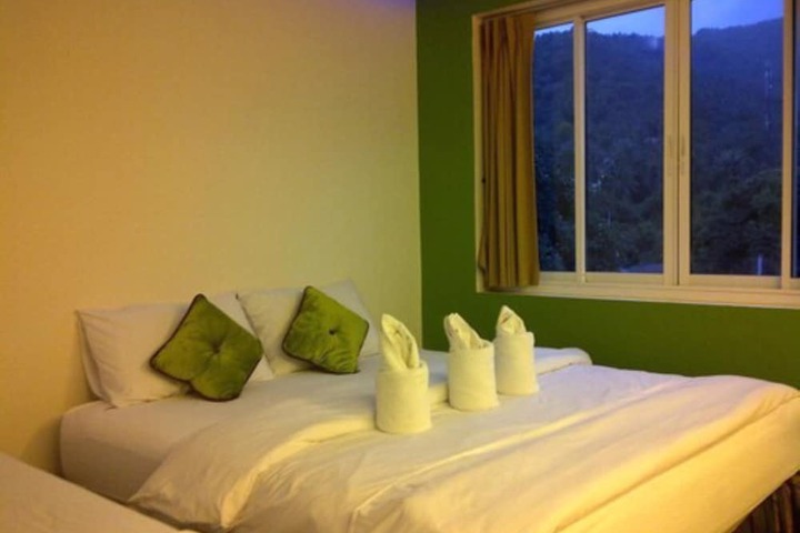 Room 2 of 83