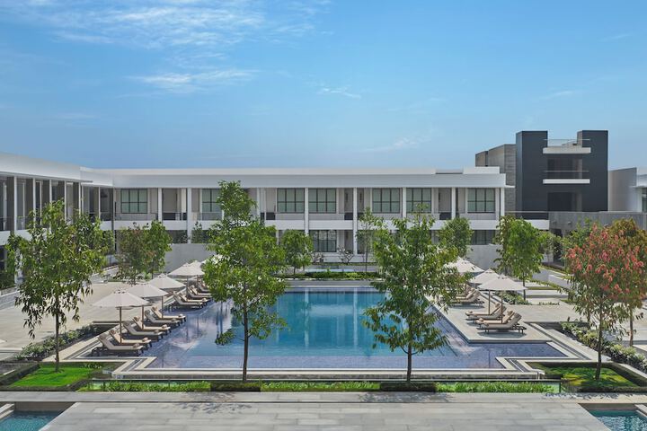 Hotel with Pool