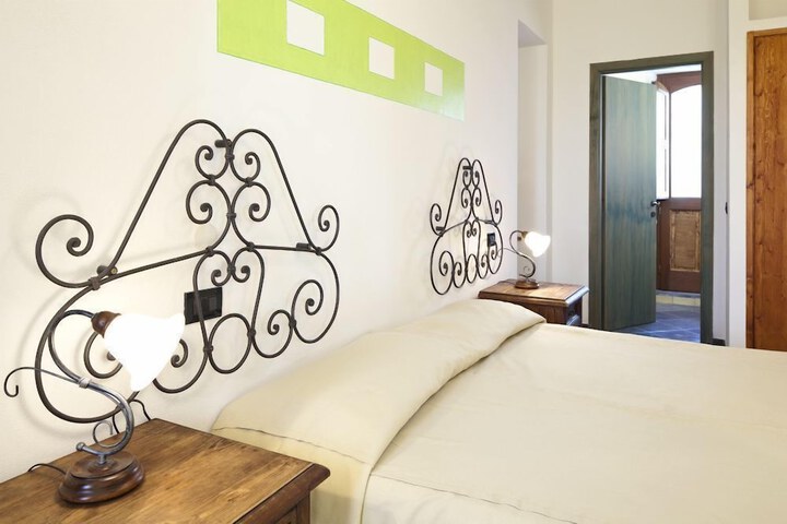 Room 9 of 34