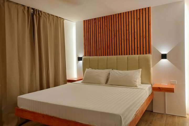 Room 14 of 33