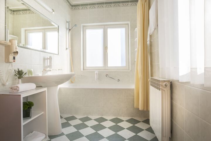 Room 35 of 85